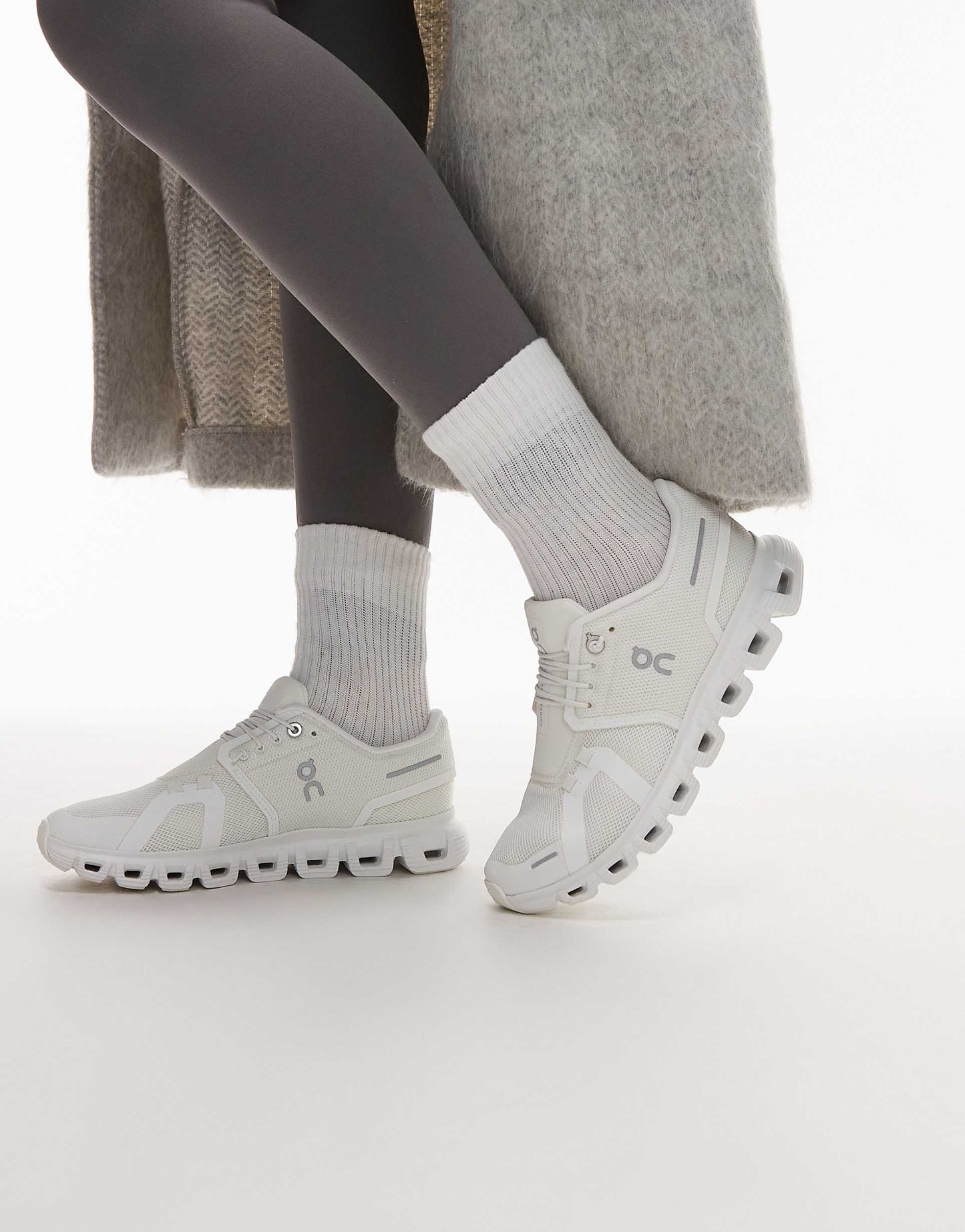 ON Cloud 6 all day trainers in white