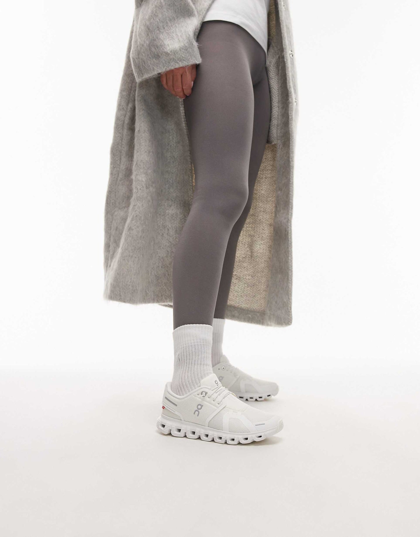 ON Cloud 6 all day trainers in white