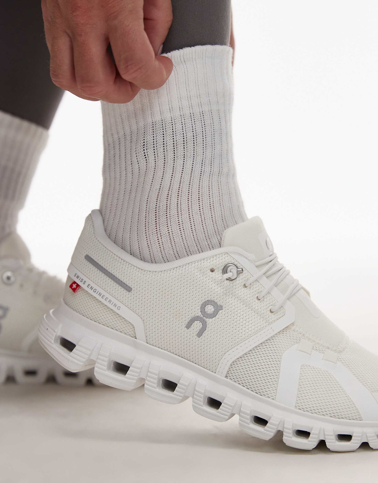 ON Cloud 6 all day trainers in white