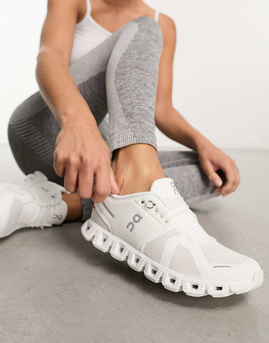 ON Cloud 6 all day trainers in white