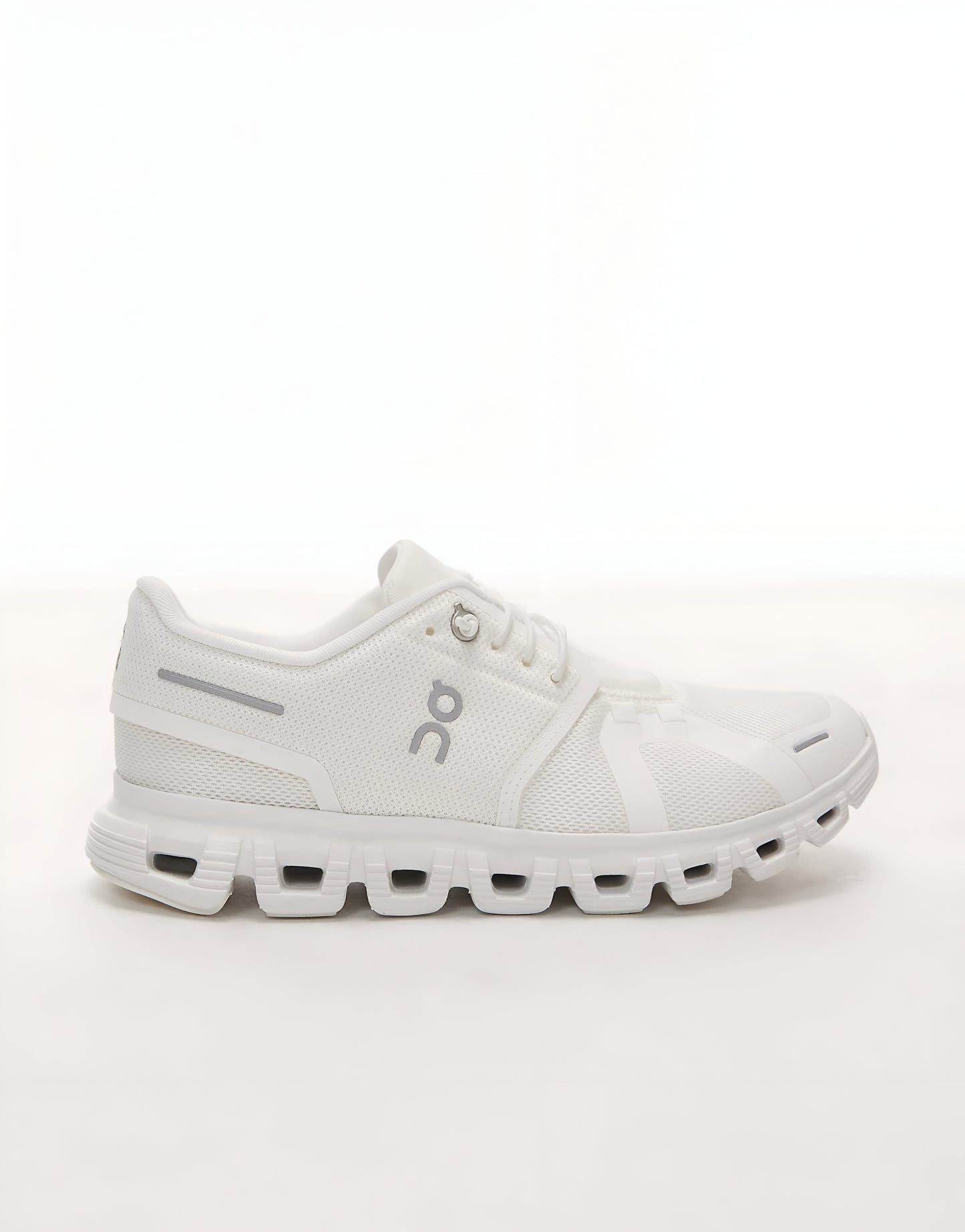 ON Cloud 6 all day trainers in white