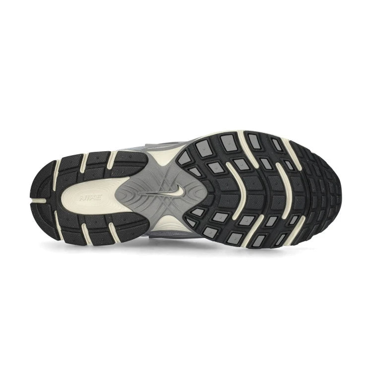 Nike V5 RNR sneakers in gray and silver
