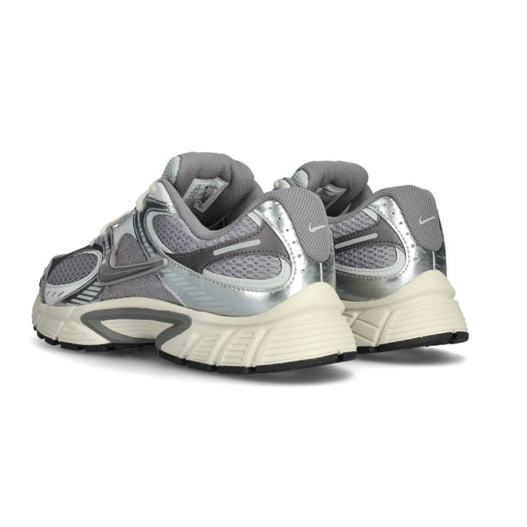 Nike V5 RNR sneakers in gray and silver