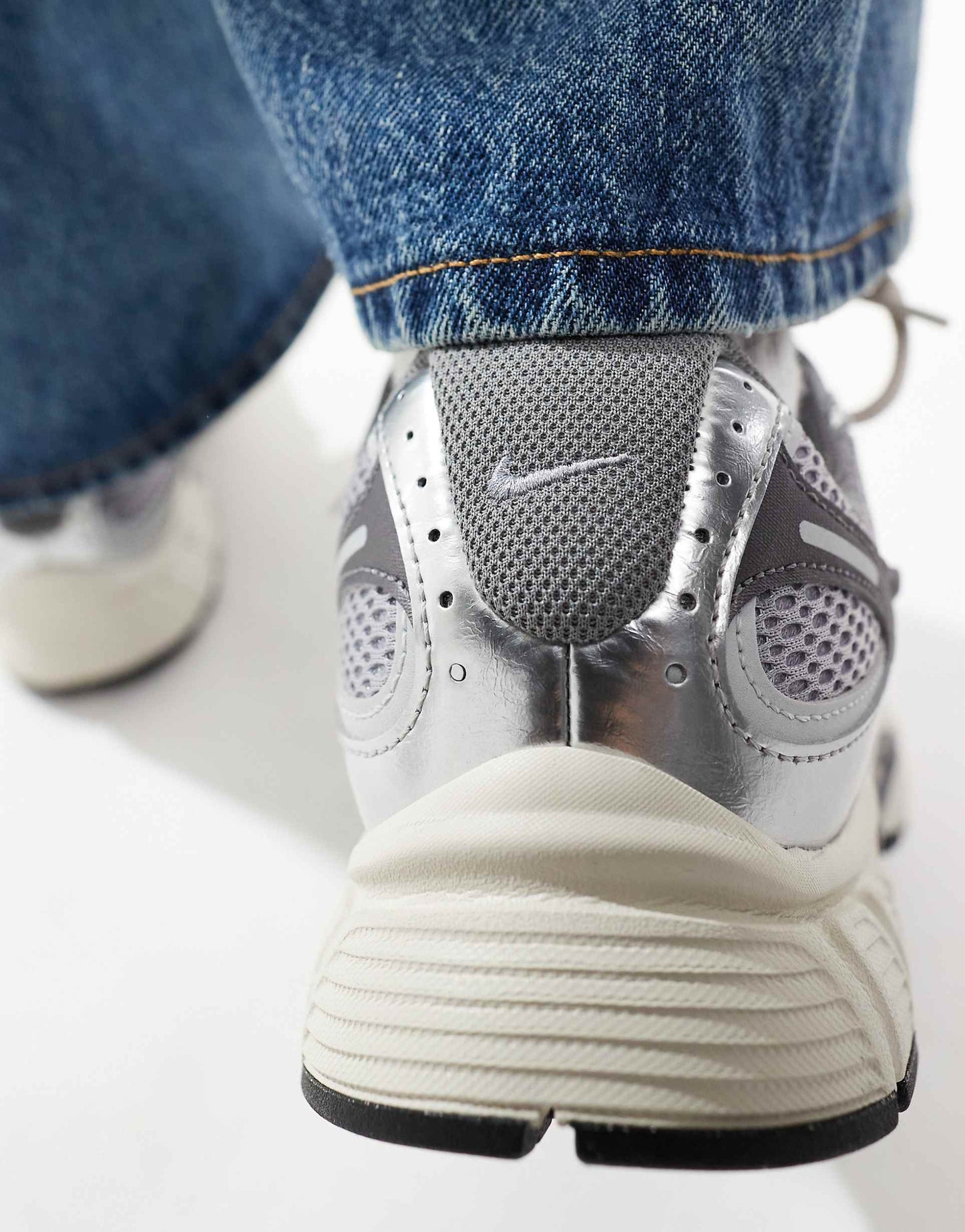 Nike V5 RNR sneakers in gray and silver